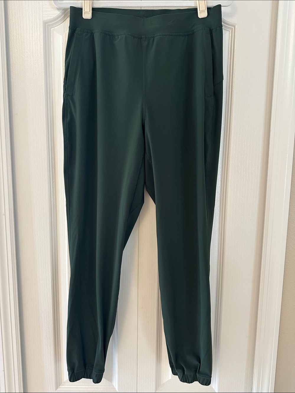 Lululemon Women's Dark Green Pull-On Jogger Pants